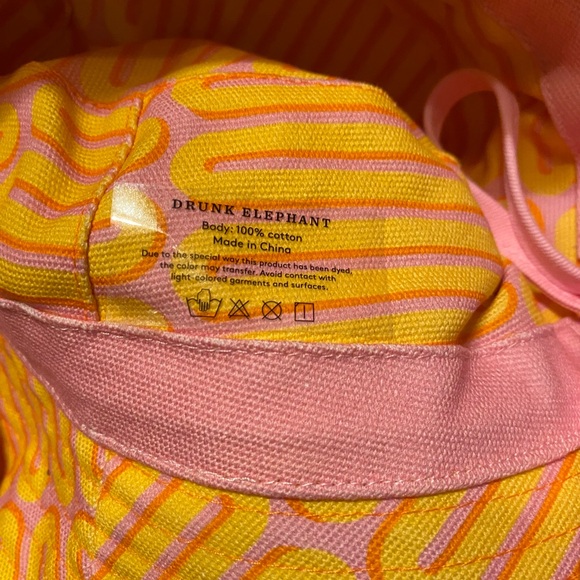 Drunk Elephant Reversible Bucket Hat. 2 Hats In One! ✌️ - Picture 7 of 9